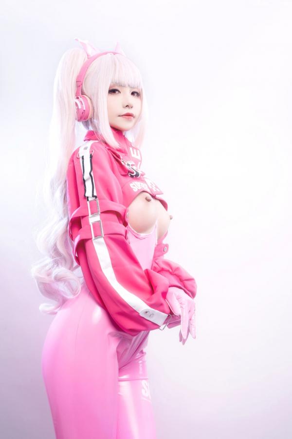    爆机少女喵小吉-NIKKE胜利女神爱丽丝COS写真 粉色紧身皮衣萌系性感美图第38张图片