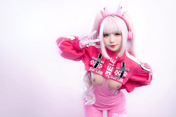    爆机少女喵小吉-NIKKE胜利女神爱丽丝COS写真 粉色紧身皮衣萌系性感美图第46张图片