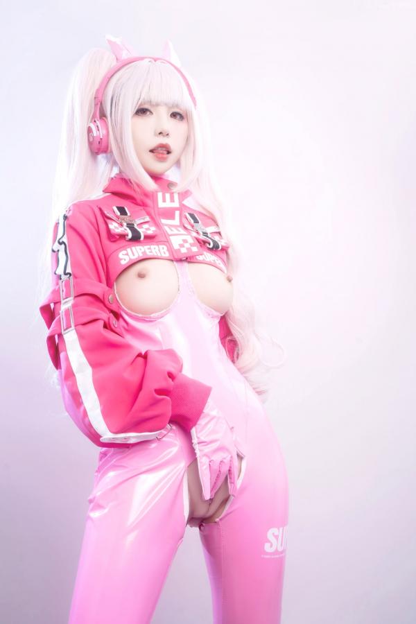    爆机少女喵小吉-NIKKE胜利女神爱丽丝COS写真 粉色紧身皮衣萌系性感美图第49张图片