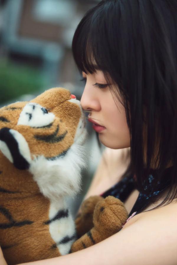    白滨美兔 - 夏日私房写真，童颜巨乳少女的活力电吉他诱惑第8张图片