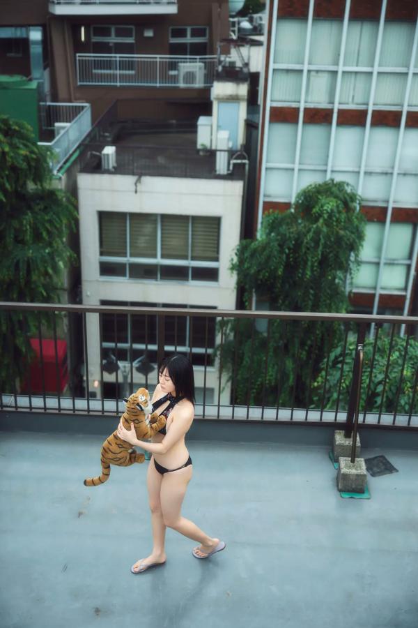    白滨美兔 - 夏日私房写真，童颜巨乳少女的活力电吉他诱惑第28张图片