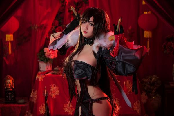    Potato-Godzilla 虞美人暗黑女武士Cosplay角色扮演，红光下的冷艳极致制服诱惑第1张图片