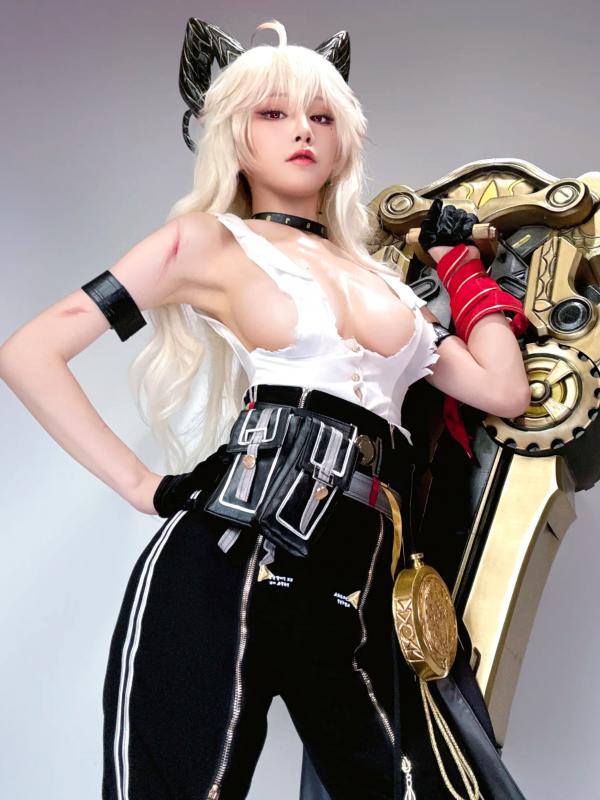    水淼aqua赞妮爆衣自拍，暗黑恶魔风角色扮演，冷艳红瞳与傲人身材的极致诱惑照片集第9张图片