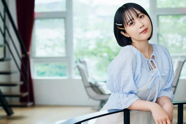    夜道雪《ぎゅーってしよ》：短发女神居家私房照，粉色内衣勾勒玲珑身段，演绎纯欲治愈风格第4张图片