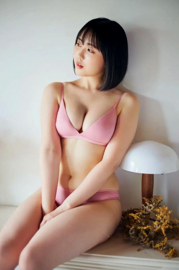    夜道雪《ぎゅーってしよ》：短发女神居家私房照，粉色内衣勾勒玲珑身段，演绎纯欲治愈风格第111张图片