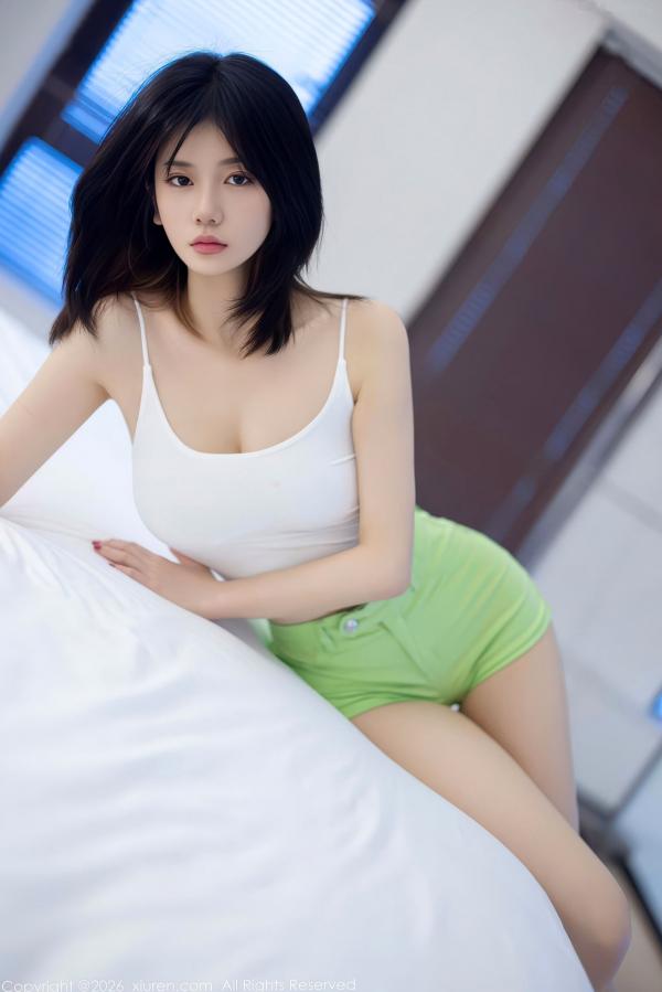    XiuRen秀人网-11273-凌七七-白色吊带浅绿色短裤肉丝-2026.01.23第3张图片