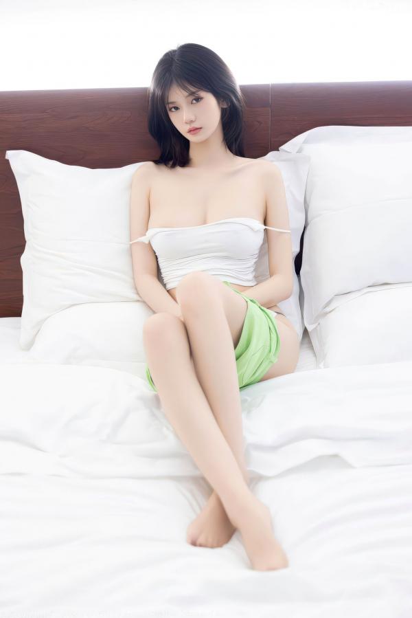    XiuRen秀人网-11273-凌七七-白色吊带浅绿色短裤肉丝-2026.01.23第25张图片