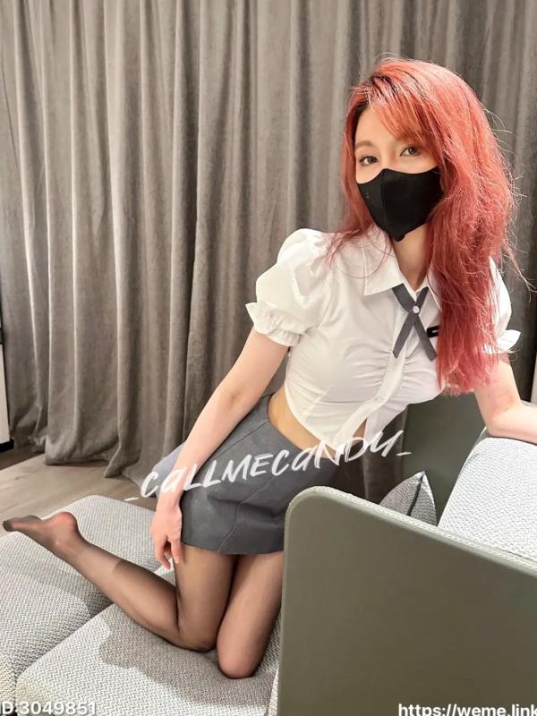    Callmecandy - 金牌制服私房写真，红发装扮搭配黑丝诱惑，室内居家冷艳风格摄影第9张图片