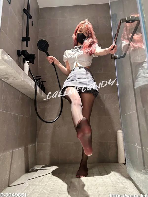    Callmecandy - 金牌制服私房写真，红发装扮搭配黑丝诱惑，室内居家冷艳风格摄影第10张图片