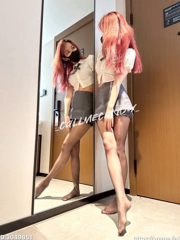    Callmecandy - 金牌制服私房写真，红发装扮搭配黑丝诱惑，室内居家冷艳风格摄影第11张图片