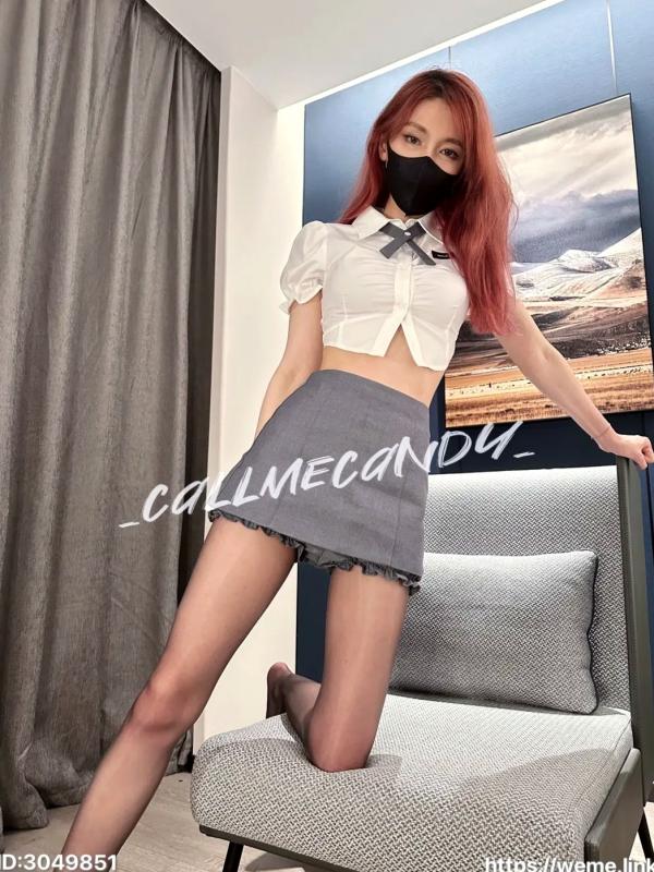    Callmecandy - 金牌制服私房写真，红发装扮搭配黑丝诱惑，室内居家冷艳风格摄影第13张图片
