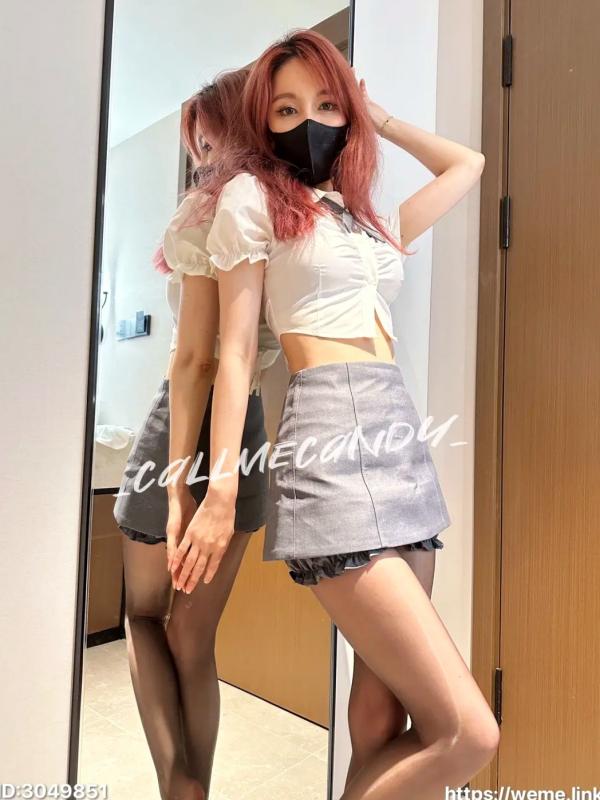    Callmecandy - 金牌制服私房写真，红发装扮搭配黑丝诱惑，室内居家冷艳风格摄影第19张图片