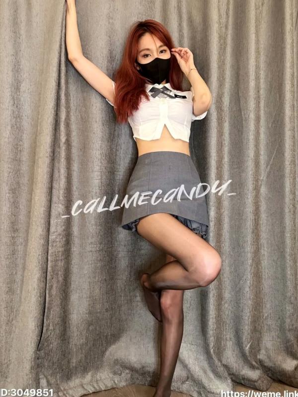    Callmecandy - 金牌制服私房写真，红发装扮搭配黑丝诱惑，室内居家冷艳风格摄影第22张图片