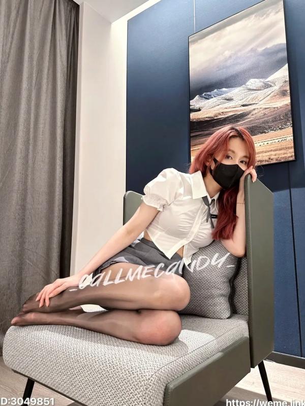    Callmecandy - 金牌制服私房写真，红发装扮搭配黑丝诱惑，室内居家冷艳风格摄影第37张图片