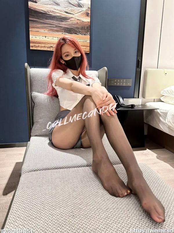    Callmecandy - 金牌制服私房写真，红发装扮搭配黑丝诱惑，室内居家冷艳风格摄影第41张图片