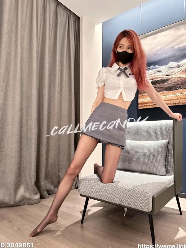    Callmecandy - 金牌制服私房写真，红发装扮搭配黑丝诱惑，室内居家冷艳风格摄影第47张图片