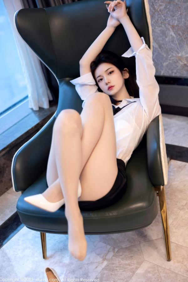    XiuRen秀人网-11077-凌七七-纯欲OL职场风格白衬衫黑短裙性感私房写真-2025.12.05第5张图片