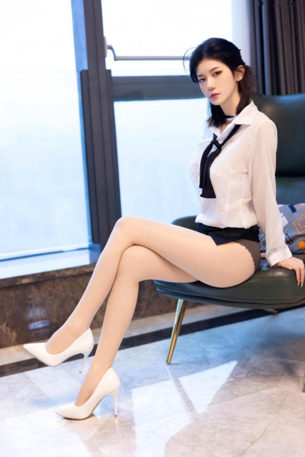    XiuRen秀人网-11077-凌七七-纯欲OL职场风格白衬衫黑短裙性感私房写真-2025.12.05第21张图片
