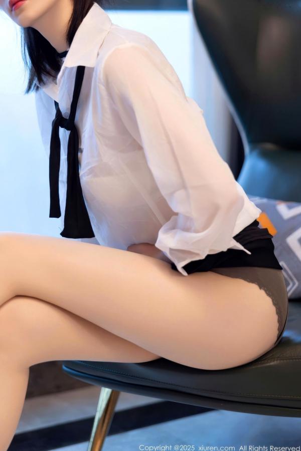    XiuRen秀人网-11077-凌七七-纯欲OL职场风格白衬衫黑短裙性感私房写真-2025.12.05第24张图片