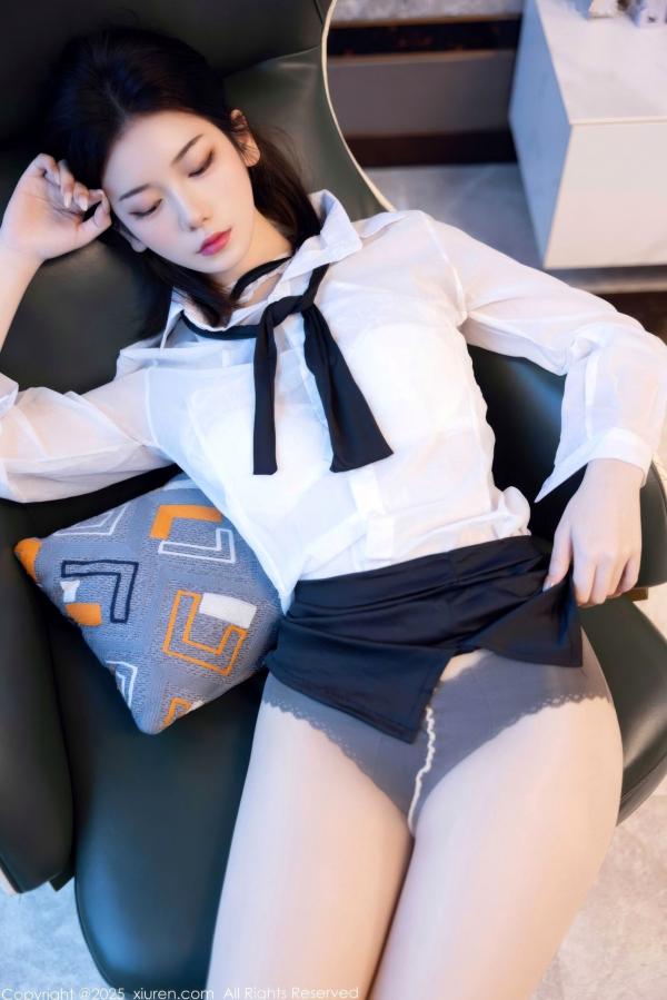    XiuRen秀人网-11077-凌七七-纯欲OL职场风格白衬衫黑短裙性感私房写真-2025.12.05第30张图片