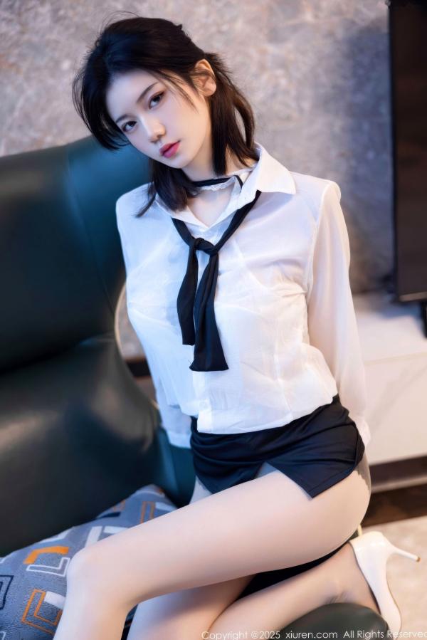    XiuRen秀人网-11077-凌七七-纯欲OL职场风格白衬衫黑短裙性感私房写真-2025.12.05第34张图片