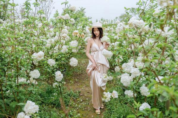 年年Nnian 年年  年年-木绣球：深林花海下的清纯与诱惑，户外写真，白皙女神唯美私房照第6张图片