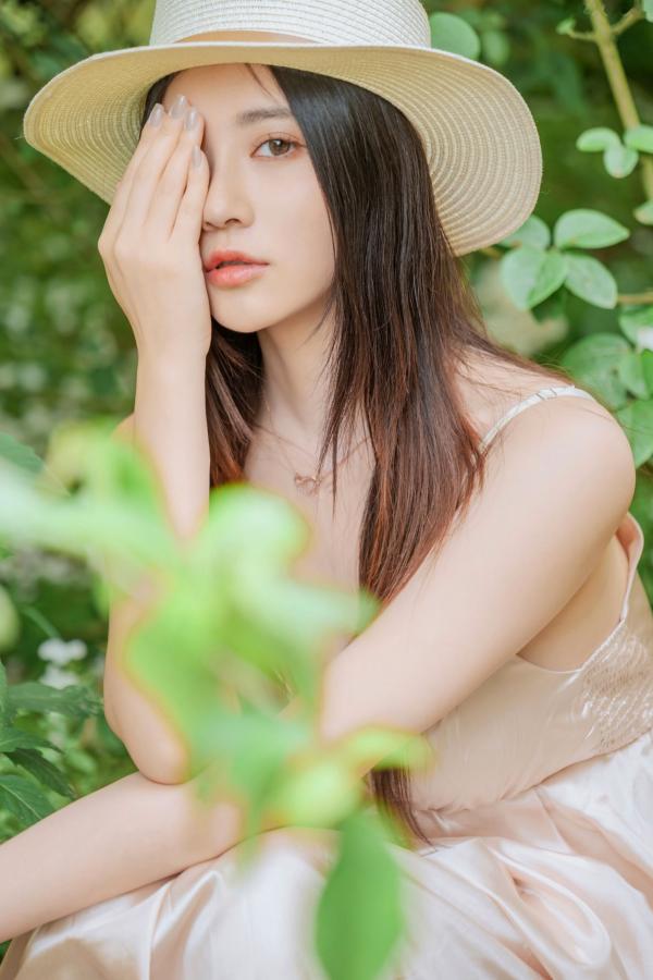 年年Nnian 年年  年年-木绣球：深林花海下的清纯与诱惑，户外写真，白皙女神唯美私房照第77张图片