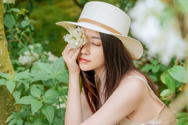 年年Nnian 年年  年年-木绣球：深林花海下的清纯与诱惑，户外写真，白皙女神唯美私房照第79张图片