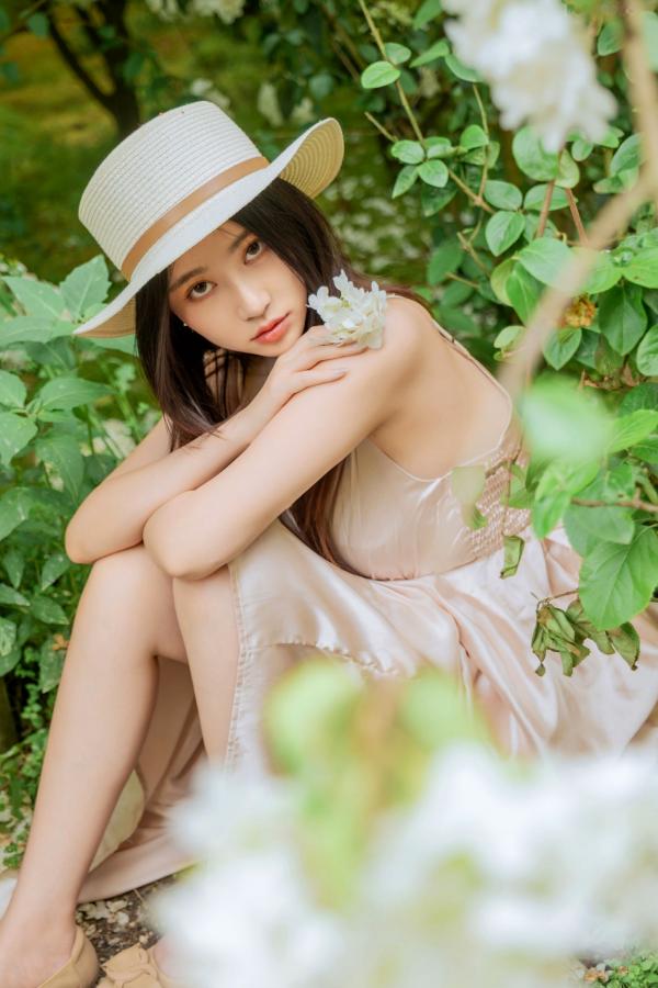 年年Nnian 年年  年年-木绣球：深林花海下的清纯与诱惑，户外写真，白皙女神唯美私房照第82张图片