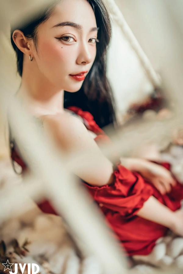    [JVID] 飄飄 - 纹身女神极致私房照，湿身诱惑与唯美花间人像大尺度摄影合集第9张图片
