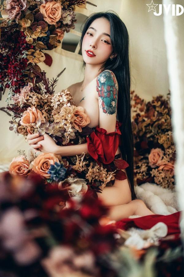    [JVID] 飄飄 - 纹身女神极致私房照，湿身诱惑与唯美花间人像大尺度摄影合集第12张图片