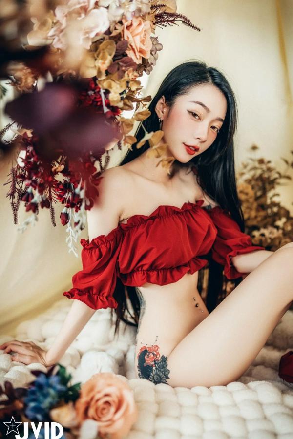    [JVID] 飄飄 - 纹身女神极致私房照，湿身诱惑与唯美花间人像大尺度摄影合集第21张图片