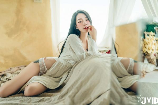    [JVID] 飄飄 - 纹身女神极致私房照，湿身诱惑与唯美花间人像大尺度摄影合集第28张图片