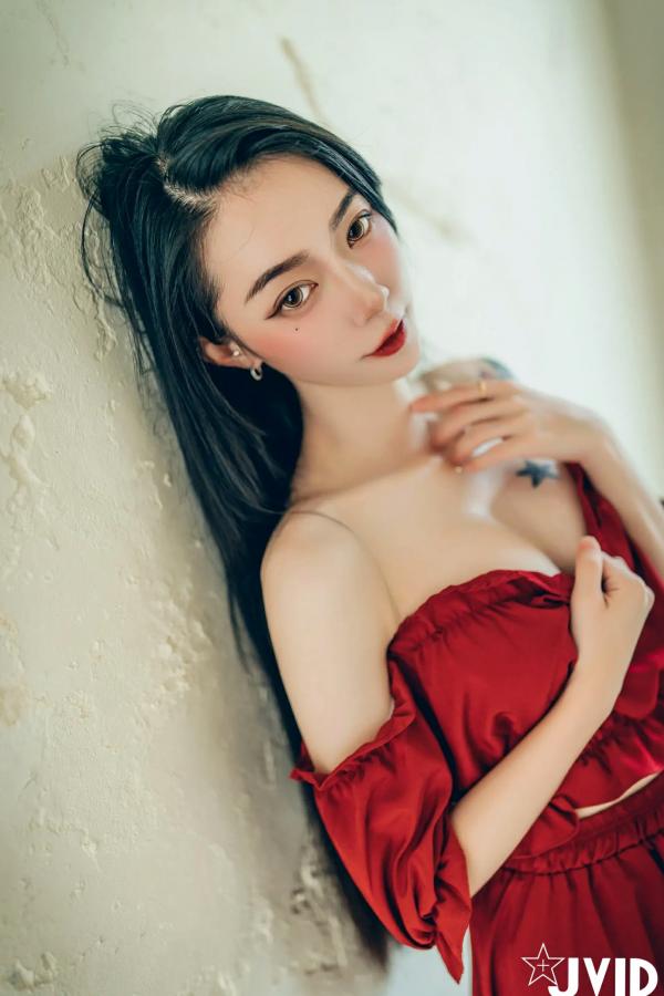    [JVID] 飄飄 - 纹身女神极致私房照，湿身诱惑与唯美花间人像大尺度摄影合集第36张图片