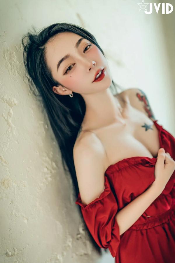    [JVID] 飄飄 - 纹身女神极致私房照，湿身诱惑与唯美花间人像大尺度摄影合集第48张图片