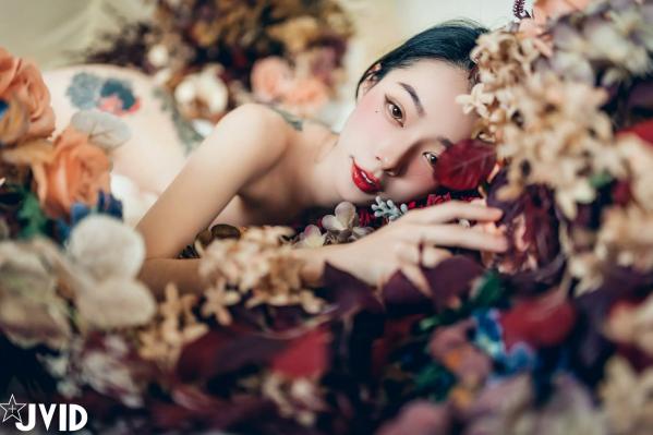    [JVID] 飄飄 - 纹身女神极致私房照，湿身诱惑与唯美花间人像大尺度摄影合集第52张图片
