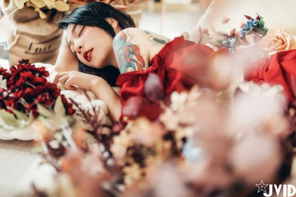    [JVID] 飄飄 - 纹身女神极致私房照，湿身诱惑与唯美花间人像大尺度摄影合集第65张图片