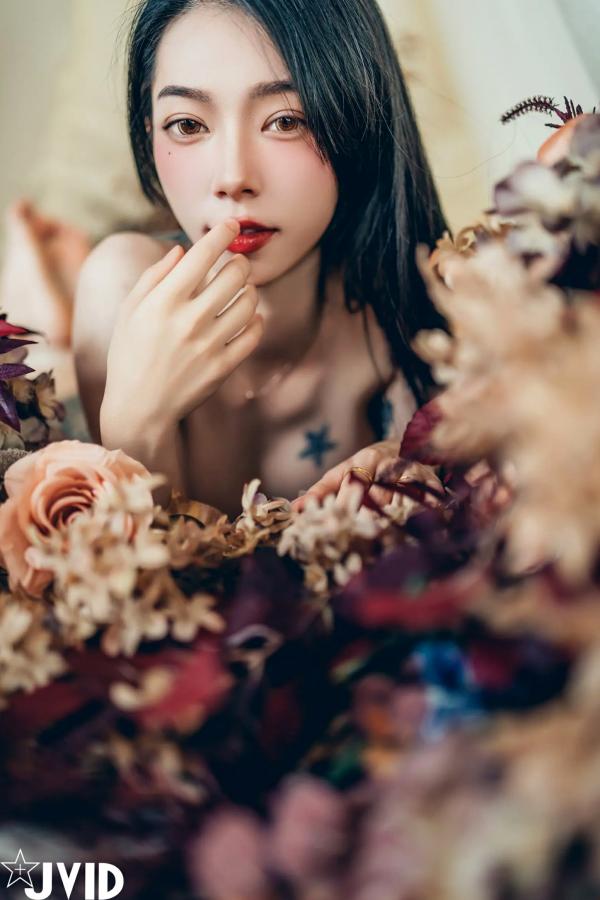    [JVID] 飄飄 - 纹身女神极致私房照，湿身诱惑与唯美花间人像大尺度摄影合集第70张图片
