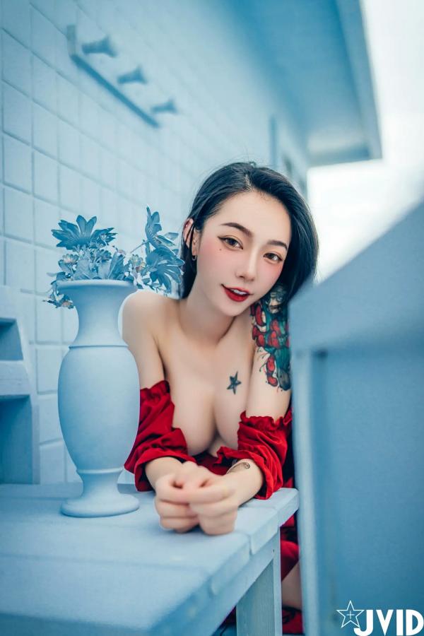    [JVID] 飄飄 - 纹身女神极致私房照，湿身诱惑与唯美花间人像大尺度摄影合集第74张图片