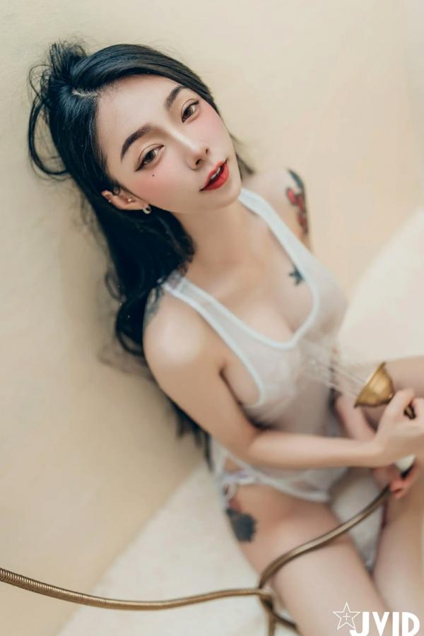    [JVID] 飄飄 - 纹身女神极致私房照，湿身诱惑与唯美花间人像大尺度摄影合集第83张图片