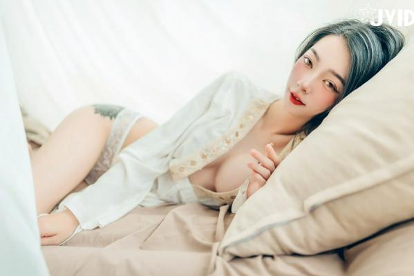    [JVID] 飄飄 - 纹身女神极致私房照，湿身诱惑与唯美花间人像大尺度摄影合集第92张图片