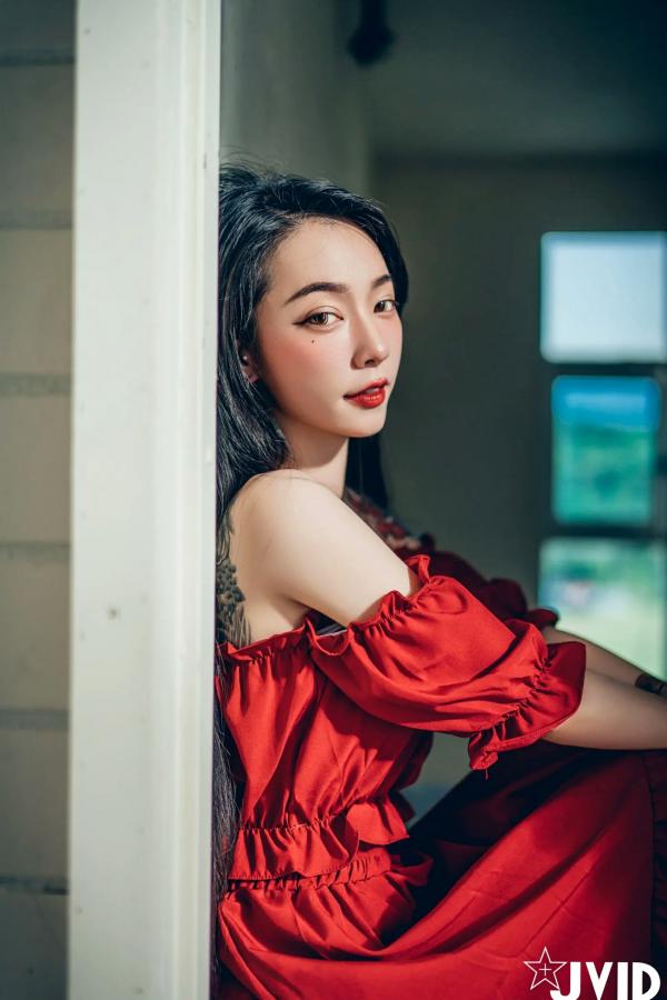    [JVID] 飄飄 - 纹身女神极致私房照，湿身诱惑与唯美花间人像大尺度摄影合集第95张图片
