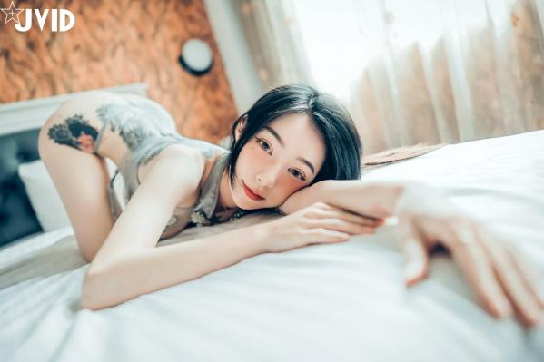    [JVID] 飄飄 - 性感红色旗袍私房照，纹身辣妹大胆诱惑，绝美身材致命吸引力第9张图片