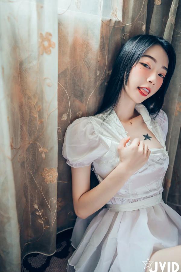    [JVID] 飄飄 - 性感红色旗袍私房照，纹身辣妹大胆诱惑，绝美身材致命吸引力第38张图片