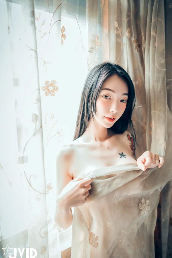    [JVID] 飄飄 - 性感红色旗袍私房照，纹身辣妹大胆诱惑，绝美身材致命吸引力第45张图片