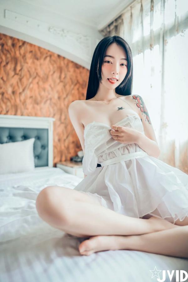    [JVID] 飄飄 - 性感红色旗袍私房照，纹身辣妹大胆诱惑，绝美身材致命吸引力第46张图片