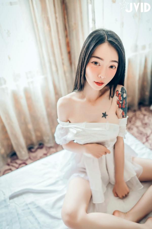    [JVID] 飄飄 - 性感红色旗袍私房照，纹身辣妹大胆诱惑，绝美身材致命吸引力第58张图片