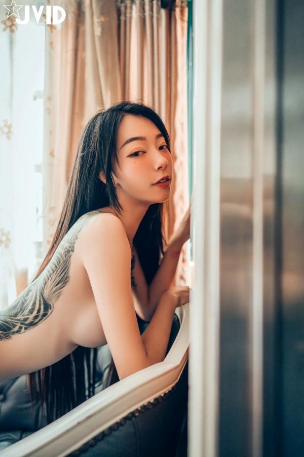    [JVID] 飄飄 - 性感红色旗袍私房照，纹身辣妹大胆诱惑，绝美身材致命吸引力第65张图片