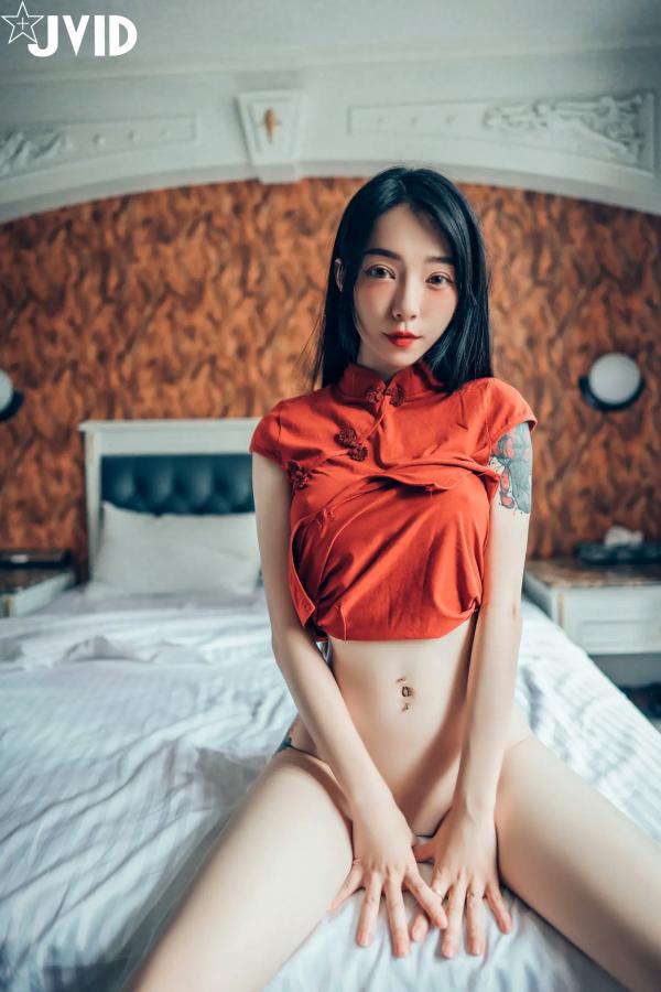    [JVID] 飄飄 - 性感红色旗袍私房照，纹身辣妹大胆诱惑，绝美身材致命吸引力第66张图片