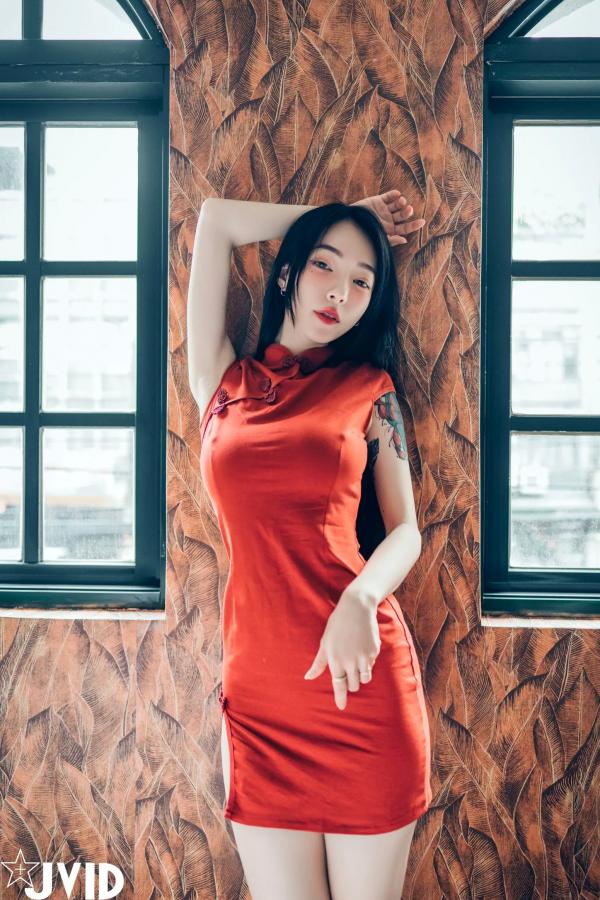    [JVID] 飄飄 - 性感红色旗袍私房照，纹身辣妹大胆诱惑，绝美身材致命吸引力第114张图片